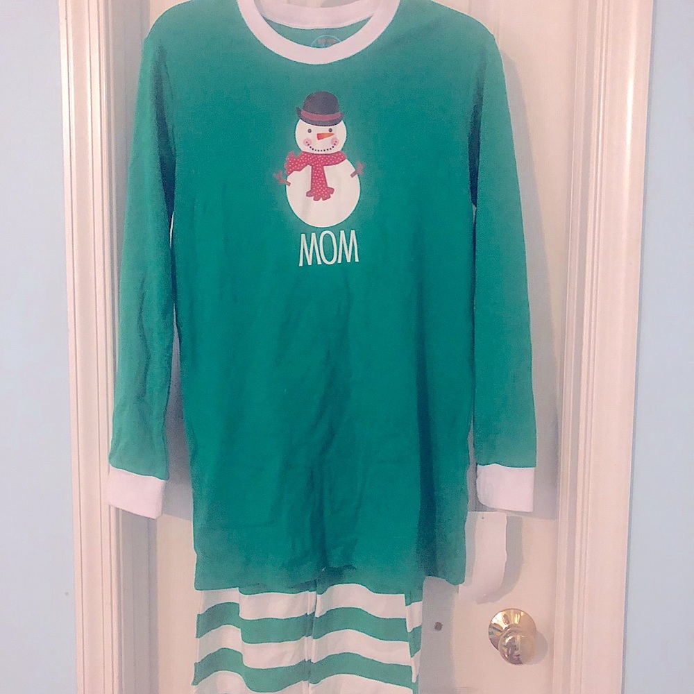 Family Christmas Pajamas Mom- large NWT